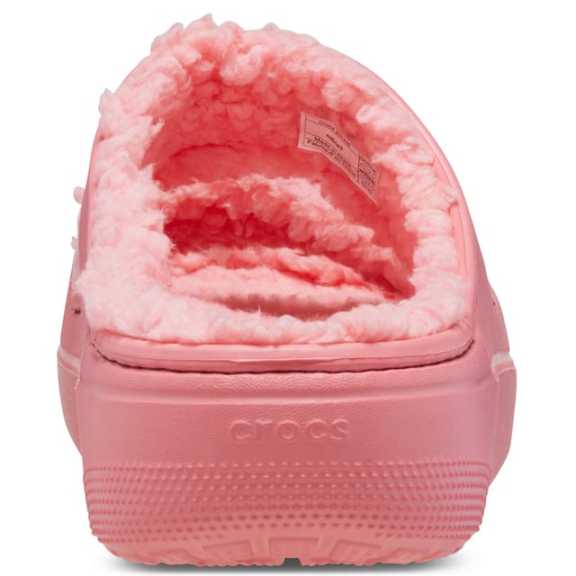 The new Classic Cozzzy Sandal features a soft, fuzzy liner, style-forward heightened outsoles and two upper straps that offer enhanced foot security.