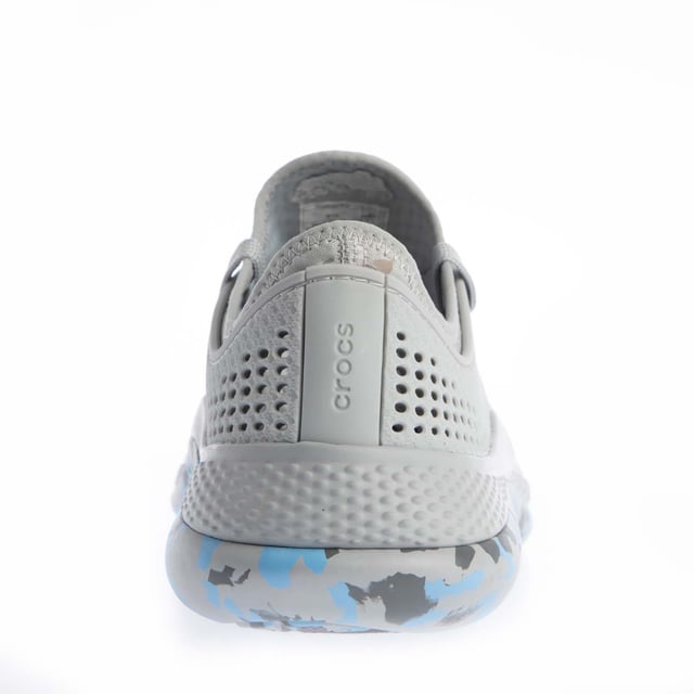 Heren Crocs LiteRide 360 Pacer Trainers in de kleur grijs.- Dynamisch ademend Matlite™ Motion bovenwerk.- Inclusief twee Jibbitz™ veterbedels "Litein en "Ridein.- Gebreide stof.- Druk en warmte toegewezen aan de voet om je ondersteuning en ademend vermogen te geven waar je voeten het het meest nodig hebben.- 360 graden LiteRide™ schuim onder de voet dat superzacht, ongelooflijk licht en buitengewoon veerkrachtig is.- LiteRide™: Revolutionair. Ingekorte zachtheid. Innovatief comfort.- Rubberen buitenzool.- Ref: 2076320ZU