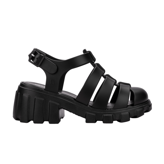 Melissa Megan is synonymous with authenticity. Now also in children's sizes, with a Melflex upper and EVA sole, the new Mini Melissa Megan translates the striking personality of the timeless shape for all generations