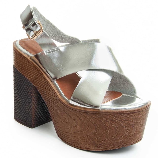 Women's high heel sandals. Comfortable fit. Padded insole. Non-slip sole. Reinforced stitching. Manufactured by other brands for our brand. Approximate size: 12 cm heel and 5 cm platform.
