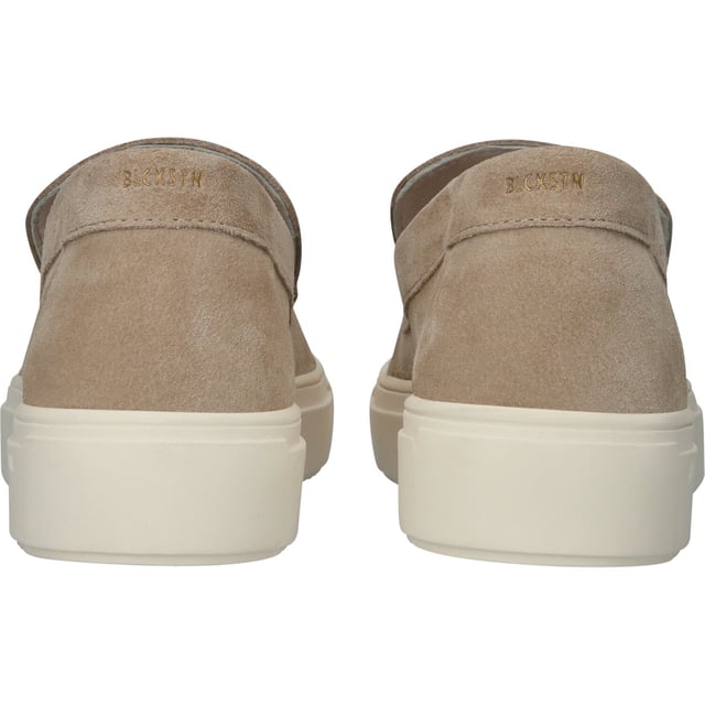 The Barron is a smart-casual loafer for women. The loafer is lined with premium leather & the outside has suede. The sole of this shoe has been carefully composed and gives a unique look to the whole.