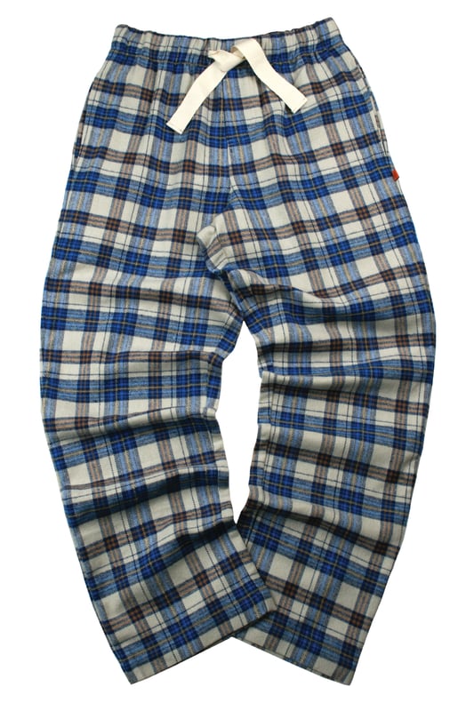 100% Cotton Traditional woven check design lounge pant pyjama trouser. Elastic waist and side pockets. Soft cosy brushed feel.
Relax in ultimate comfort with our Unisex Cotton Lounge Pants, designed for both style and ease. Made from 100% breathable cotton, these lounge pants offer a relaxed fit perfect for unwinding at home, running errands, or casual outings. The soft, cotton fabric feels gentle against the skin, while the adjustable drawstring waistband ensures a customisable fit for all-day comfort. With practical side pockets and a versatile design, these pants are perfect for both men and women.

Whether you're looking for everyday loungewear, cozy sleepwear, or a go-to pair for weekend relaxation, these unisex cotton lounge pants are a wardrobe essential.