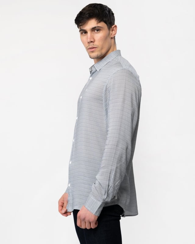 Brand logoClassic collarLong sleevesButton fastenings
Composition 100% Viscose
 