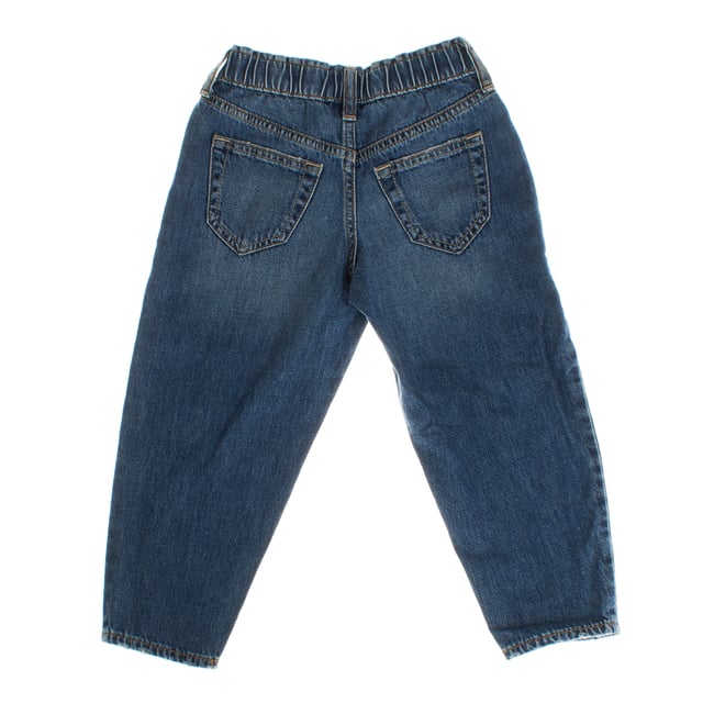 These barrel jeans for girls have a modern and relaxed design, characterized by their looser, high-waisted silhouette, with an adjustable waistband for greater comfort.

 Made from durable denim, it features distressed details on the leg, giving it a casual, fashionable touch.

 The front closure features a button down the center, while sizes 4 through 8 include a convenient hook-and-bar system hidden beneath a faux brooch.

 The classic 5-pocket design offers functionality, while the wide-cut leg that is slightly tapered at the ankles provides a contemporary and versatile look.

 Ideal for a casual and comfortable style, perfect to combine with different clothes.
 Composition: 100% Cotton
 Care:
- Machine wash cold.
 - Use similar colors in the wash.
 - Avoid the use of bleaches.
 - Dry at low temperature in the dryer.
 - Iron at low temperature.
 - Do not dry clean.