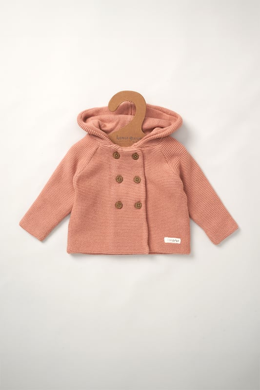 Homegrown's organic cotton hooded wrap cardigan is crafted for comfort and sustainability. Featuring button fastening and cute bear ears on the hood, this cosy, breathable cardigan is gentle on delicate skin and perfect for any season.