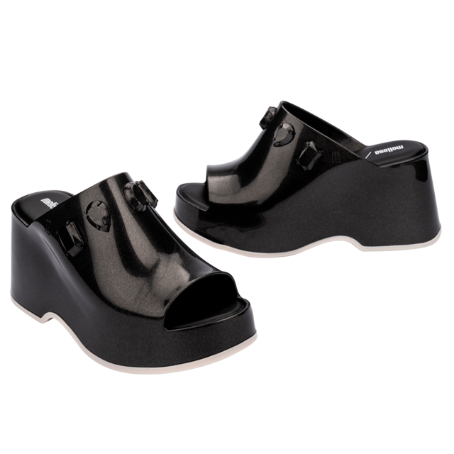 【UNDERCOVER】Melissa Patty Stones + Undercover ミュール Patty Stones Mule in Metallic Green – Melissa Shoes
