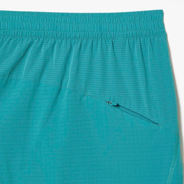 Men’s Lacoste Sport Check Stretch Mesh Shorts Relaxed  loose cut: Comfortable and fluid. Wide waistband with drawstring closure: Great for all body types. Zipped side pockets: Keep your essentials safe. Green silicone crocodile: The hallmark of excellence. Stretch taffeta and mesh: Breathable fabric for optimal ventilation.