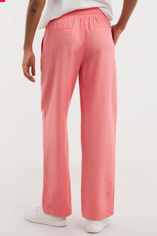 Super comfortable and super easy to style, these trousers have a pull on waistband for ultimate comfort Pair with a white tee & denim jacket Fit: Relaxed, Sizing: As expected
