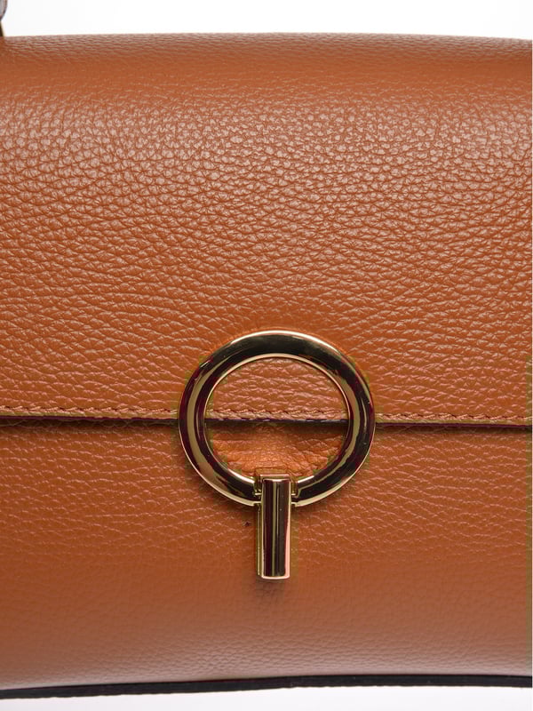 Bolso de mano  
100% cuero de vaca  
Cierre superior con cremallera  
Cierre frontal con hebilla  
Bolsillos internos con cremallera  
Dimensiones: 19x23x9 cm  
Asa: 26 cm  
Correa para el hombro: 120 cm  