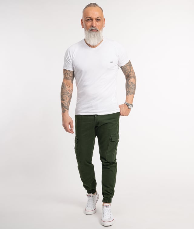 Die Chino Hosen von Rock Creek eignen sich ganz ausgezeichnet für legere Casual-Looks. Sie bieten eine angenehm weite Passform und sehen dabei auch noch richtig lässig aus. Beim gemütlichen Stadtbummel, beim Familienausflug oder in der Uni leisten die komfortablen Hosen gute Dienste. Darüber hinaus zeichnen sich die Chinos von Rock-Creek durch eine erstklassige Verarbeitung und eine hohe Qualität aus.