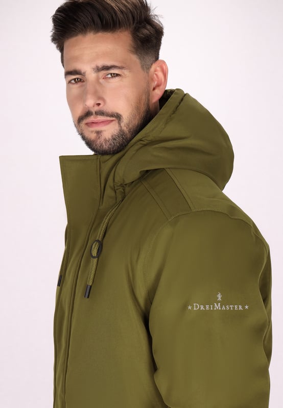 Ontdek de beste winterjas ontworpen voor lage temperaturen. Deze parka heeft een hoge kraag en een ritssluiting over de volledige lengte met drukknopen voor extra bescherming. Dankzij de verstelbare capuchon en lange mouwen zorgt hij voor warmte. Klepzakken verhogen de functionaliteit en het 5000 mm dikke waterdichte materiaal houdt je droog. Perfect voor een reis naar de bergen of een winteravontuur aan zee.  Winter parka