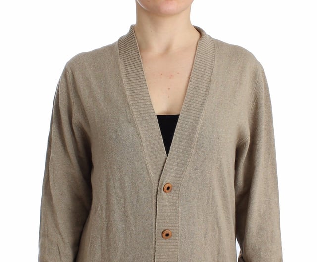 Brand new Ermanno Scervino beige cardigan with deep V-neck
  Made in Italy
  Material: 40% Rayon 25% nylon 25% wool 5% angora 5% cashmere
  Color: Beige
  Stylish logo details
Material: 8032990409619