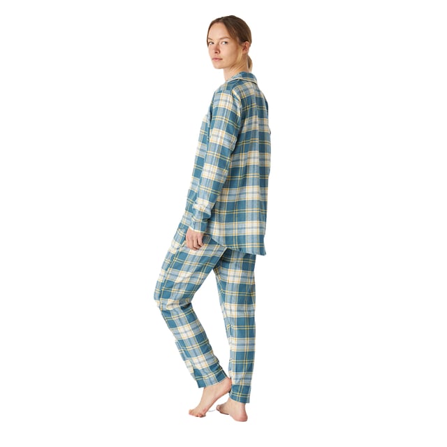 Women's long-sleeved pajamas with an elegant and comfortable design, ideal for lounging or relaxing at home.

 Its modern and sophisticated design adapts perfectly to the female figure, enhancing the silhouette with a chic and relaxed style.

 The set includes a long-sleeved top with buttons down the front, which provides practicality and a touch of style.

 The long pants have a loose fit and an elastic waistband that can be adjusted with drawstrings.

 Additionally, both the top and pants feature a checkered print, which adds a classic touch.

 The entire pajama set is made of cotton, a soft and breathable material, perfect for any time of year.

 Made from light and soft materials, it is perfect for any time of year.
 Composition: T-shirt: 100% Cotton; Pants: 100% Cotton
 Care:
-Machine wash cold on gentle cycle to prevent wear and tear on fibers.
 -Do not use bleach or whiteners
 -Line dry or tumble dry low to prevent shrinkage or loss of shape.
 -Iron at low temperatures.