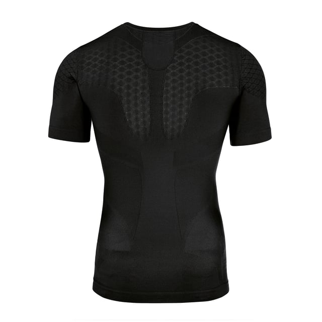 Especificaciones: Camiseta térmica de manga corta y cuello redondo ideal para deportes al aire libre. Cuenta con inserciones tridimensionales en la parte superior que ayudan a mantener la piel seca y el cuerpo caliente durante los entrenamientos. Confeccionado en tejido transpirable y de secado rápido, ajuste ceñido con efecto segunda piel para crear un mayor aislamiento térmico. Uso: Deporte al aire libre Ajuste: Ajustado