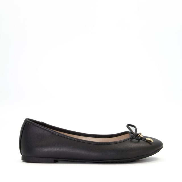 Elevated Elegance: Round Toe Flats Sneakers main image 0