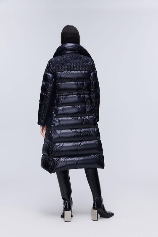 Elevate your urban commute with the Women's Premium Puffer Goose Down Jacket. Featuring low-saturation colour and artful pleats, this jacket exudes quiet luxury, blending simplicity with sophistication for a refined, yet understated look.