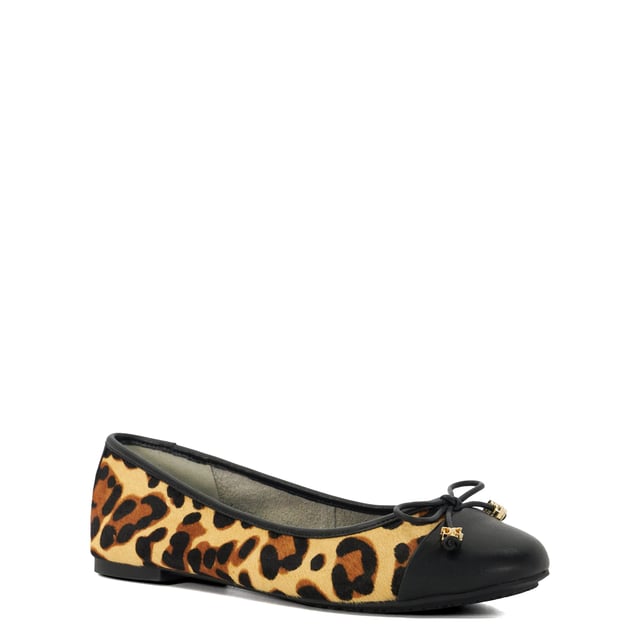 Dune Ladies Hallo - Charm-Detail Ballet Shoes Our own take on a signature style our Hallo ballet flats boast a feminine bow that's enhanced with our bespoke charm detailing. Designed with a quilted comfort sole for comfort with every step, this round-toed silhouette pairs perfectly with everything from denim to dresses alike.