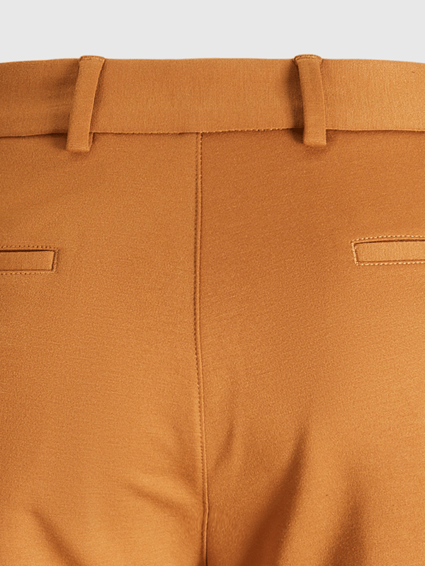 Limited Edition Performance Pants ™ is een broek met een stijlvolle look en een ongeëvenaarde functionaliteit, zodat u de hele dag door een uitstekend comfort kunt genieten.