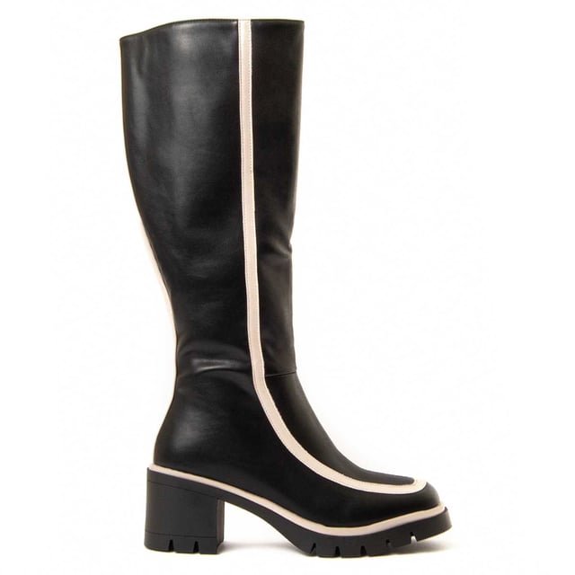 Bota de tacón para mujer. Calce cómodo. Plantilla acolchada de piel natural. Fabricado por otras marcas para nuestra marca. Medidas aproximadas: 6 cm de tacón, 38 cm alto de caña y 12 cm de ancho de caña.