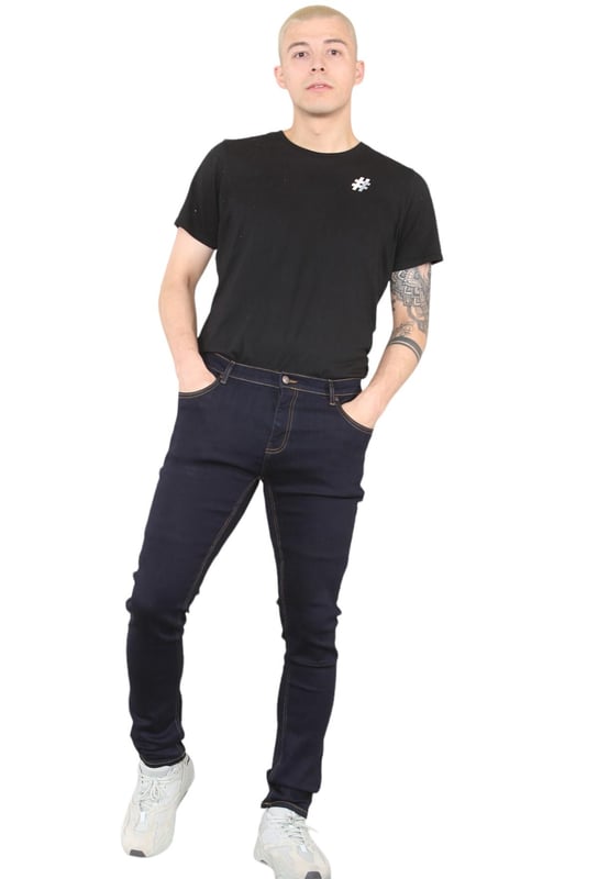 MYT Heren skinny-fit stretchjeans. Binnenbeenlengte 32 inch. Deze skinny fit jeans benadrukt je beste vorm en comfort en is voorzien van betere stretchtechnologie. 2 achterzakken, 2 voorzakken en één muntzakje. Knoopsluiting, merkknopen en klinknagels. Taillelabel van PU-leer met merklogo. Gemaakt van zeer comfortabele hyperstretch denimstof.