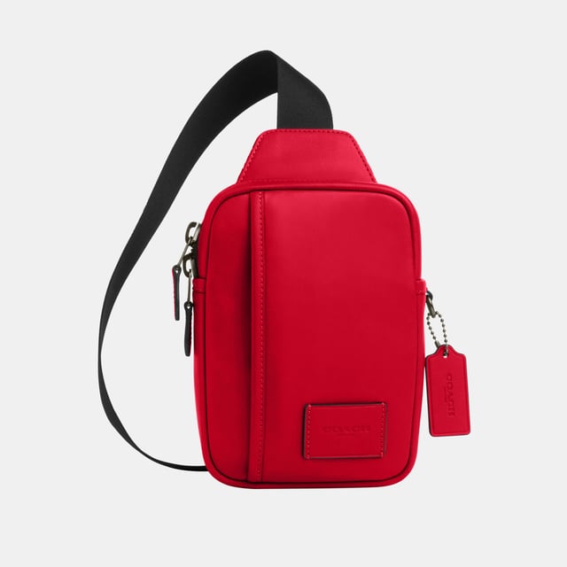 Edge L Pack in Smooth Leather, Inside multifunction pocket, Outside zip pocket,  Length: 13.00 cm,  Width: 5.00 cm,  Height: 19.00 cm