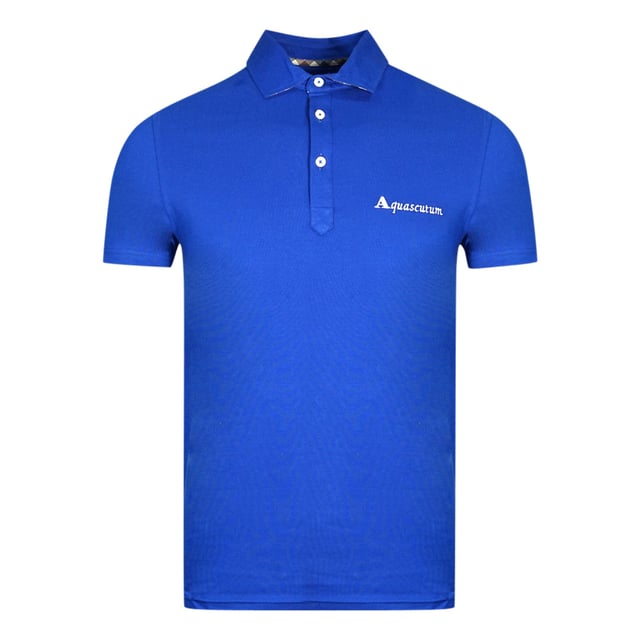 Aquascutum Signature Logo Blå pikétröja. Aquascutum blå pikétröja. Märkeslogotyp, korta ärmar. Stretch Fit 95% bomull 5% elastan. Vanlig passform, passar perfekt i storlek. Stilkod: QMP021 81