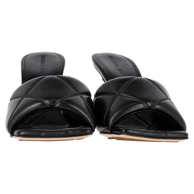 VINTAGE, RRP AS NEW
The Bottega Veneta Lido Mules in Black Leather offer a touch of luxurious elegance, designed with impeccable craftsmanship and attention to detail. These stunning sandals showcase woven lambskin leather in a chic beige hue, complemented by an elongated square open toe and a sophisticated 4-inch heel for a statement-making silhouette.
with Box, Dust bag


Bottega Veneta Lido Mules in Black Lambskin Leather
Condition: Very good
Signs of wear: Include Box., Minor markings, Lightly used but very well maintained. Minor mark at soles & creasing, light scuffing at the soles and heels.
Packaging: Box, Dust bag
Color: black
Material: Lambskin Leather
Size: EU36.5
Measurements: Heel height: 100; Insole length: 260
SKU: NAPPUGBSH373761W
