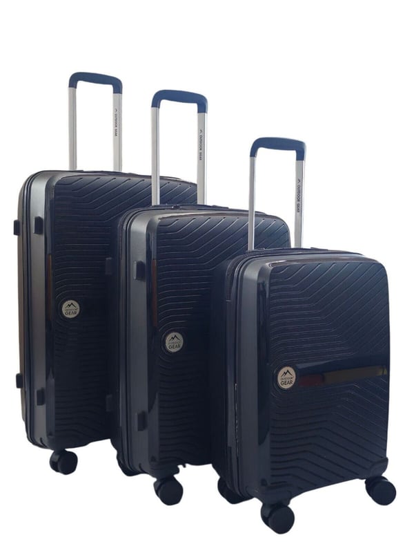 Mejora tu estilo de viaje con nuestra maleta rígida. Combinando robustez y practicidad, este equipaje cuenta con 8 ruedas de suave rodadura y un asa telescópica con botón pulsador, lo que garantiza un deslizamiento sin esfuerzo en tus viajes. Características de diseño: • Exterior llamativo para una declaración de moda. • 8 ruedas de suave rodadura y asa telescópica para una navegación perfecta. • Ruedas giratorias de 360 ​​grados sin esfuerzo para una maniobrabilidad rápida. • Cerradura de combinación integrada para mayor seguridad y tranquilidad. • Lujoso forro completo suave al tacto y bolsillo interior con cremallera para un embalaje organizado. • Fabricado con material de carcasa rígida de polipropileno ultrarresistente para mayor durabilidad. Experimente la máxima comodidad con correas de embalaje elásticas, que mantienen su ropa segura durante el tránsito. Ya sea en aeropuertos o estaciones de tren, esta maleta combina elegancia con funcionalidad para una experiencia de viaje refinada. TAMAÑOS: CABINA 20": 55 x 35 x 22 cm, 2,5 kg. 42 litros MEDIANO 24”: 65 x 44 x 25 cm, 3,3 kg. 72 litros GRANDE 28”: 76 x 50 x 29 cm, 4,2 kg. 110 litros - NOTA: Seleccione el tamaño preferido. Los tamaños se venden individualmente, no en juegos.