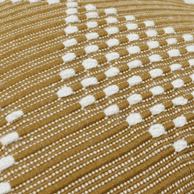 Inspired by boho trends, the Kadie cushion features a woven geometric design crafted from durable, recycled PET fabric and is available in a range of bold summer colours. Durable and suitable for outdoor and indoor settings, this design is complete with fringed edging. These cushions will completely transform any area. Ideal for patios, balconies, and terraces to create a unique and homely space. Size:45 cm x 45 cm