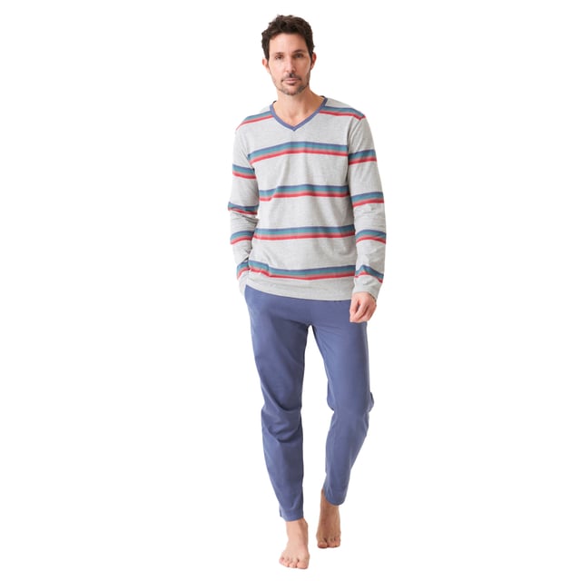 Pijama manga larga y pantalón largo J and J Brothers.
Color Azul-gris

Camiseta a rayas con cuello en V.
Textura suave.
Pantalón liso largo con cinturilla elástica ajustable mediante cordón.
Bolsillos abiertos laterales.
Costuras vistas a tono.

Composición:  Camiseta: 90% Algodón, 10% Viscosa; Pantalón: 100% Algodón.

-Lavar a temperatura máx. 30º.
-No usar lejía.
-Planchar a temperatura máx. 110º.
-No admite lavado en seco.
-No permite  utilizar secadora.