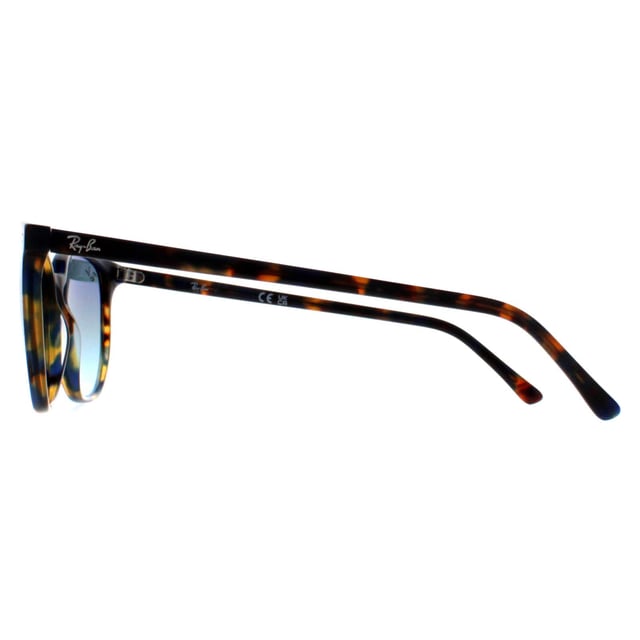 Las gafas de sol Ray-Ban Square Unisex Polished Yellow Blue Havana Blue Gradient RB2197 Elliot están fabricadas con precisión y estilo. Estas gafas de sol tienen una montura elegante y moderna que irradia confianza y sofisticación. Las líneas limpias y la silueta llamativa ofrecen tanto un diseño progresivo como una protección UV excepcional, manteniendo sus ojos protegidos al tiempo que hace una declaración de moda audaz.