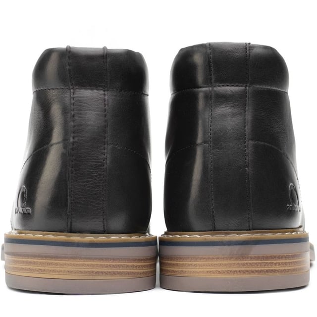 Botas negras Chatham Marine Buckland para hombre, fabricadas en piel y suela de goma. Incluyen: cuello acolchado, marca Chatham en relieve y plantilla acolchada.