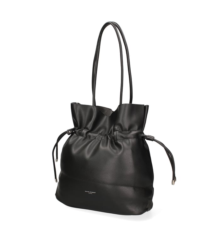 Bolso bandolera para mujer. El cierre es con cremallera. Los bolsillos internos son uno con cremallera y dos abiertos. Los bolsillos externos están ausentes. Falta la correa para el hombro. El mango está fabricado en resina. Hay un compartimento interno. El material exterior es PVC. Internamente está forrado en poliéster. Medidas: 30x33x14 cm. Producto de moda