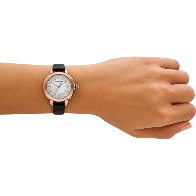 This Emporio Armani Mia Analogue Watch for Women is the perfect timepiece to wear or to gift. It's Rose Gold 32 mm Round case combined with the comfortable Black Leather watch band will ensure you enjoy this stunning timepiece without any compromise. Operated by a high quality Quartz movement and water resistant to 5 bars, your watch will keep ticking. Classic and charming watch perfect for every lady who likes to be the centre of attention. High quality 19 cm length and 11 mm width Black Leatherl strap with a Buckle Case diameter: 32 mm,case thickness: 8 mm, case colour: Rose Gold and dial colour: Silver
