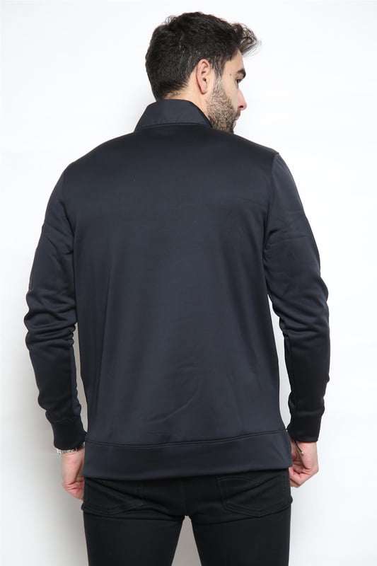 Under Armour Herren ¼ Zip Pullover Sweatshirt.
Kommend in einem frischen schwarzen Colourway.
Diese Sweats sind aus glattem, gebürstetem, weichem Polyester-Gewebe gefertigt.
Klassische UA Branding auf der Brust.
Sie verfügen über einen ¼-Reißverschluss und eine Reißverschlusstasche am Oberarm.
Elastische Bündchen und unterer Saum.
100% Polyester.
Maschinenwaschbar.