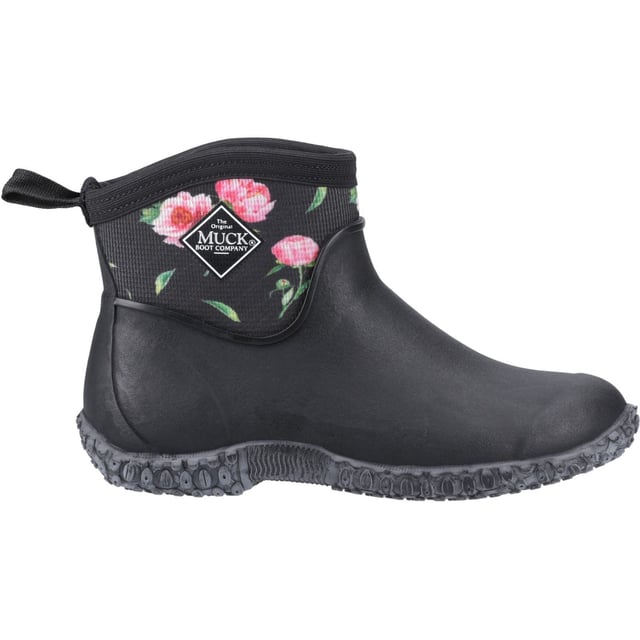 These shoes will keep your feet warm and dry on those cool, wet mornings. This updated classic offers a new high traction, rubber outsole and even better contact with wet surfaces. Inside, the comfortable, shock-absorbing insoles cradle your feet.