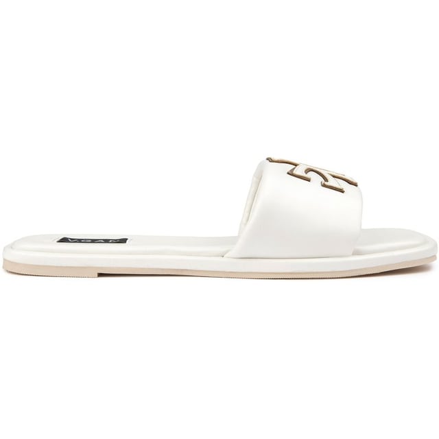 Las chanclas Vegan Choy Logo de V.gan encarnan la elegancia ética con una puntera cuadrada moderna y credenciales 100% veganas. Confeccionadas en una fábrica con certificación vegana, estas elegantes sandalias blancas cuentan con una parte superior elegante y una cómoda suela de goma. Abrace el futuro de la moda y agregue un poco de entusiasmo con este básico respetuoso con el medio ambiente, aprobado por PETA, entregado en envases reciclados. Predica con el ejemplo y llama la atención con cada paso ecológico.