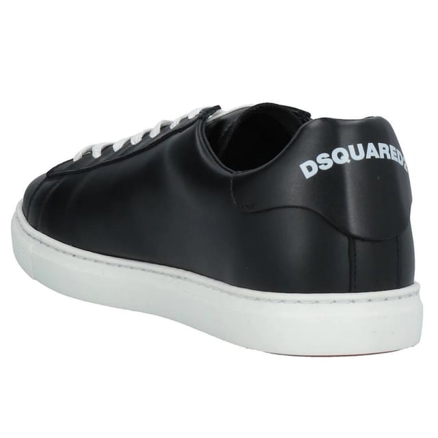 Zapatillas negras con logo reflejado de Dsquared2. Zapatillas de deporte negras con logotipo de la marca Mirrored2 de Dsquared2. Zapatilla deportiva de corte bajo, fabricada en Italia. Suela de goma, parte superior 100% cuero. Suela de marca. SMN0005 01501675 M063