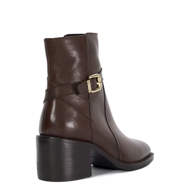 Designed with crossover straps and a shiny silver-tone buckle, Plotto is a must-have investment worthy style. Crafted from premium leather and boasting a block heel, these timeless boots are going to get you compliments every time you leave the house.