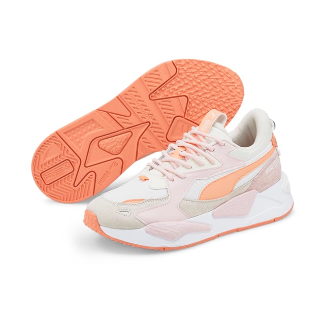 Specificaties: Streetstyle sneakers met gekleurde details in verschillende stoffen. De schoen is voorzien van Running System dempingstechnologie en een tussenzool van polyurethaan voor een comfortabele pasvorm Bovenwerk: Leer en stof Vetersluiting: Ronde veter Type zool: Antislip rubberen zool, verhoogd op de hiel Genummerd: UK