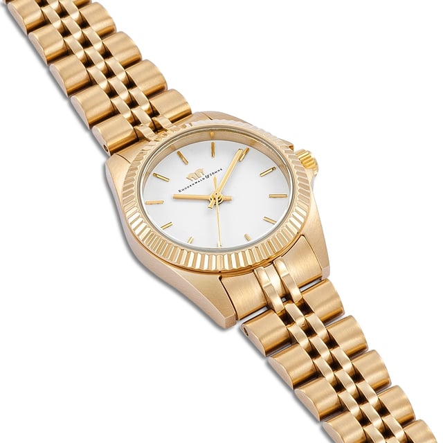 Would you like a women's watch that combines timeless optics with the quality standards of the old watchmaker's art? Then this timepiece of the Rhodenwald & Sons label is a good choice. The watch manufacturer designs stylish and sustainable masterpieces for all generations: the model inspires with a tidy dial made of mother-of-pearl, filigree barnities, obélisque devices and a grooved bezel. The satined stainless steel housing with IP finishing in yellow gold and a tuned link bracelet made of stainless steel are conclusive into the design concept. A precise quartz watchwerk, a screwed housing floor and waterproof up to 5 ATM make the equipment perfect.