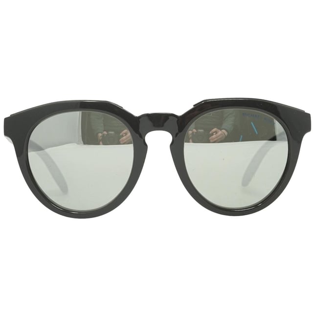 Gafas de sol Michael Kors MK2117 3747G MARCO. Ancho de la lente = 50 mm. Ancho del puente nasal = 21 mm. Longitud del brazo = 135 mm. Gafas de sol, estuche para gafas de sol, paño de limpieza e instrucciones de cuidado, todo incluido. 100% de protección contra la luz solar UVA y UVB y cumple con la norma británica EN 1836:2005