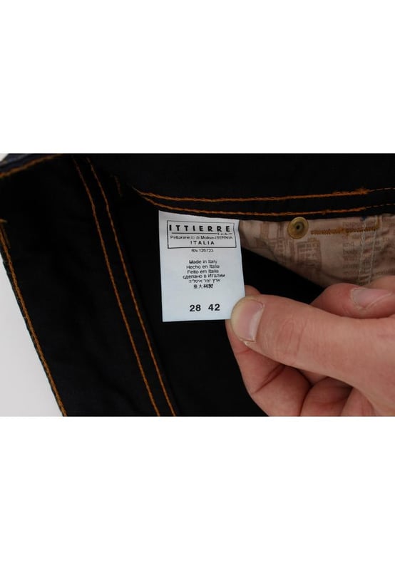 Nuevo con etiquetas  
Hecho por JOHN GALLIANO  
Color: Lavado Azul  
Modelo: Corte Ajustado  
Hecho en Italia  
Material: 100% Algodón  
Perfecta adición a tu guardarropa  
Diseño de corte ajustado para un look favorecedor  
Materiales de calidad y auténticos