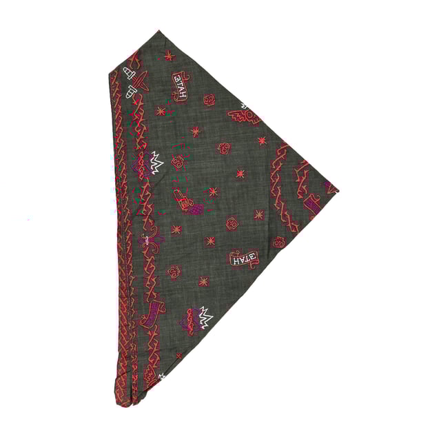 Bandana Buff.
 Ideal complement to protect the neck and face.
 The lightest version, ideal for mild weather.
 Lightweight and versatile design.
 Ideal in moderate weather.
 Soft, light and comfortable fabric.
 Measures: 30x37cm
 Composition: 100% cotton
 Care:
Handwash