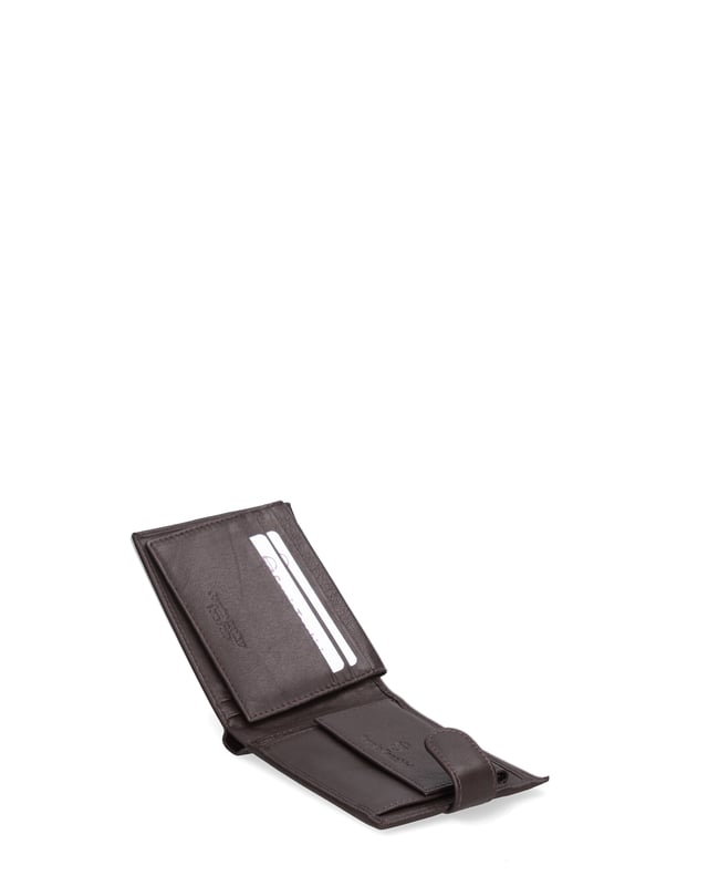 Cartera de hombre. El cierre es con botón de presión. Los bolsillos internos son tarjeteros. Los bolsillos externos están ausentes. Falta la correa para el hombro. Falta el mango. Hay un compartimento interno. El material exterior es 100% Piel Auténtica. Internamente no está forrado. Medidas: 12x9,5x2 cm. Producto de moda