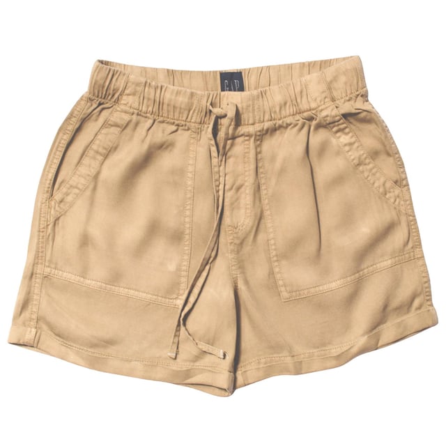 This pair of shorts is part of the GAP water-saving Washwell program.  Smooth linen-rayon weave. Drawcord ties at elasticated waist with mock fly. Front utility pockets and patch pockets at back.
Fit: Relaxed, Sizing: As expected