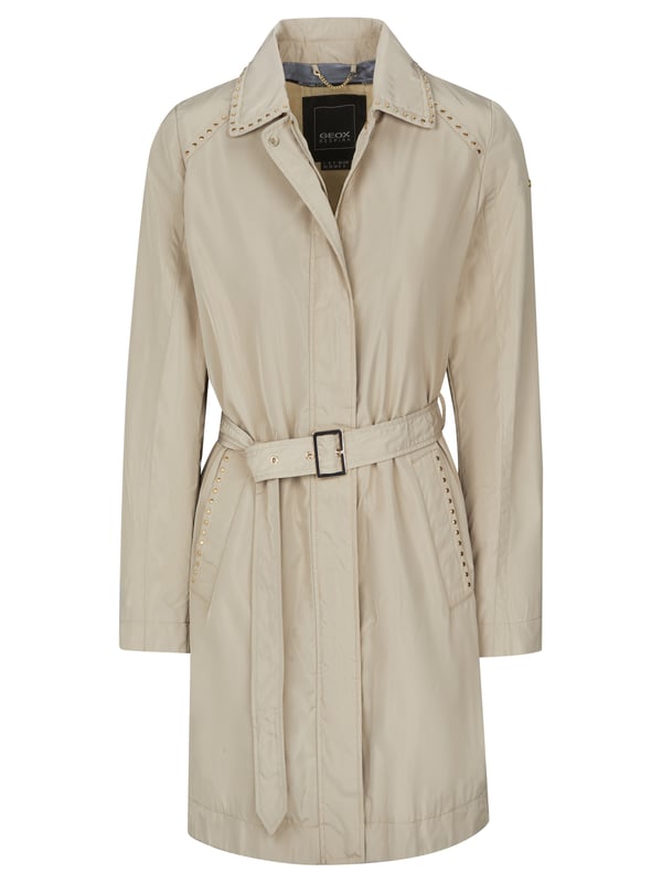 100% Polyester; Geox-jas; Model: W9220BT2506F5153; Hoogwaardige afwerking; Iets nauwsluitend; Sluiting: verborgen knoopsluiting met 5 drukknopen, tweewegritssluiting; Twee voorzakken, één binnenzak; Riem; decoratieve klinknagels; Geox-logodetails