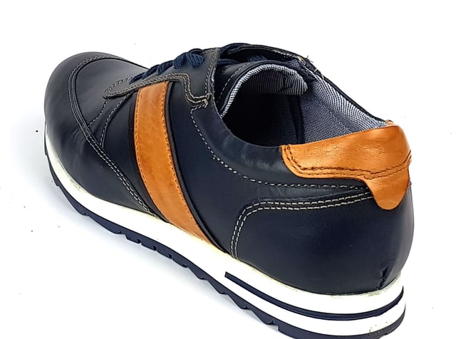 These comfortable Leather trainers feature an upper made from real leather & a textile lining. Stylish sneakers / casual shoes.