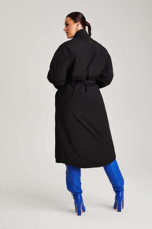 Model is 5'6 and wears a size 8. Regular fit, tie waist, Longline.