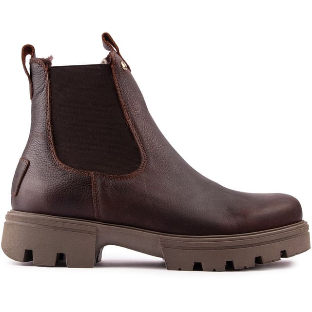Step Out In Style And Be Ready For The Changing Season With Sustainability In Mind, With These Chris Boots From Panama Jack. This Casual Chelsea Boot Comes In waterproof Leather And Is Warm Lined For Additional Comfort And Snug. The Thick, Rugged Sole Completes This Versatile Staple.
